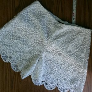 Vince Camuto Shorts Sz 2 White Lined Crochet